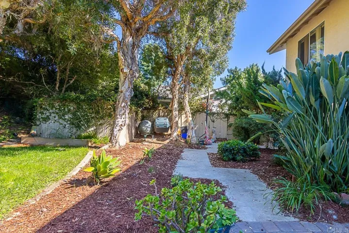 4738 Gateshead Road, Carlsbad, California 92010