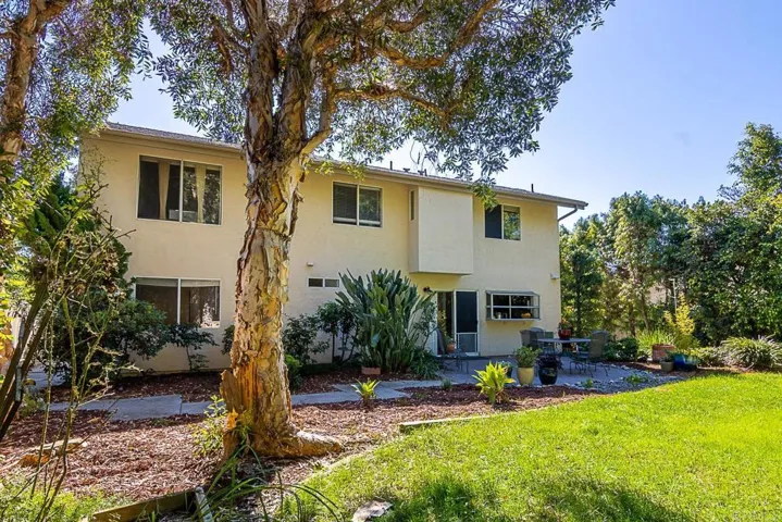 4738 Gateshead Road, Carlsbad, California 92010