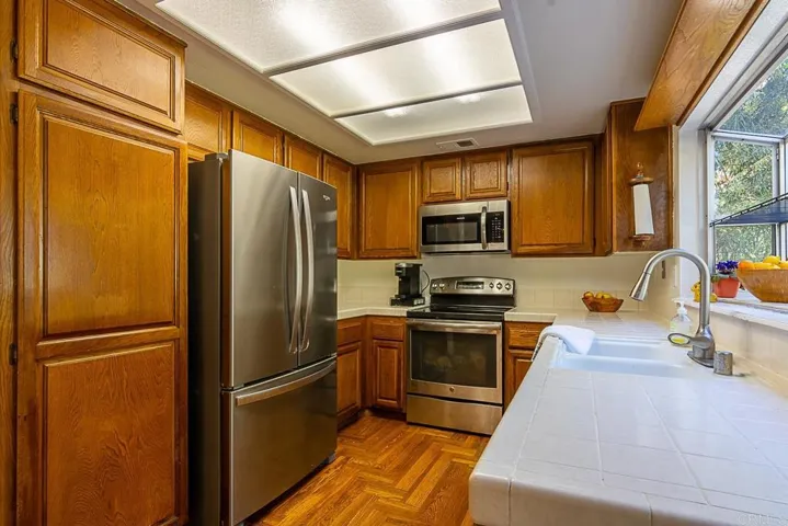 4738 Gateshead Road, Carlsbad, California 92010