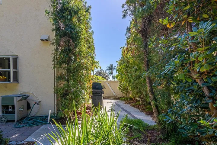4738 Gateshead Road, Carlsbad, California 92010