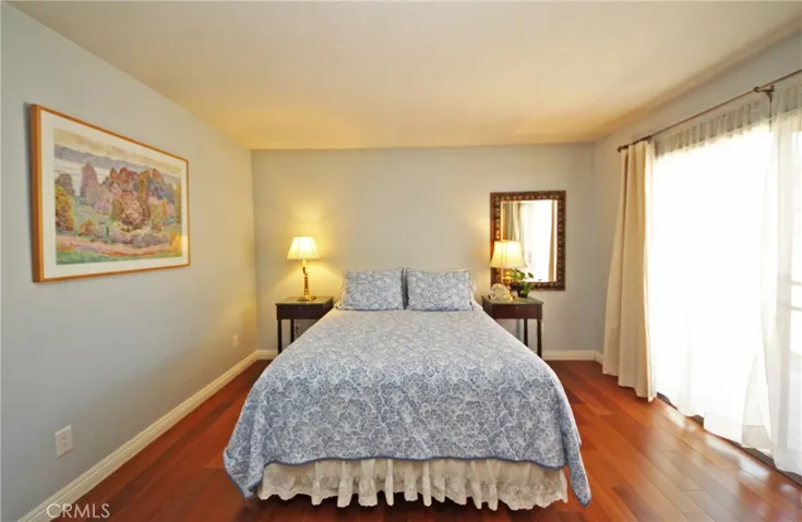 Ample walls space