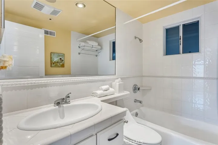 1071 Oro Street, Laguna Beach, California 92651