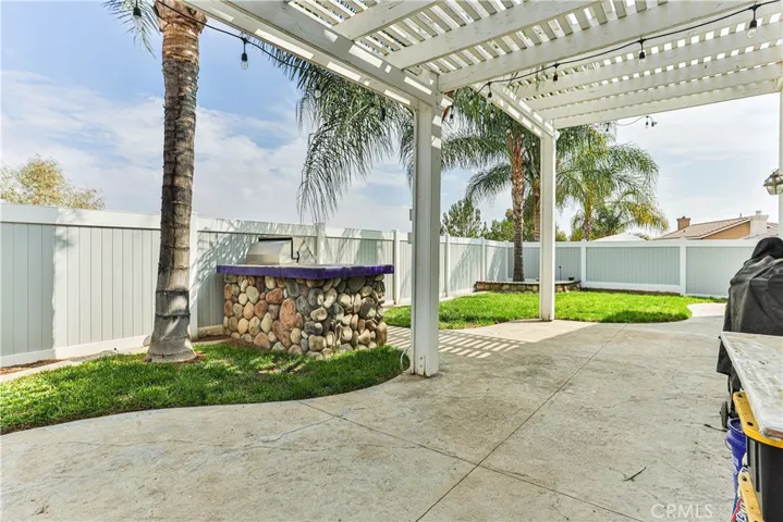The built in BBQ is perfect for entertaining and hosting