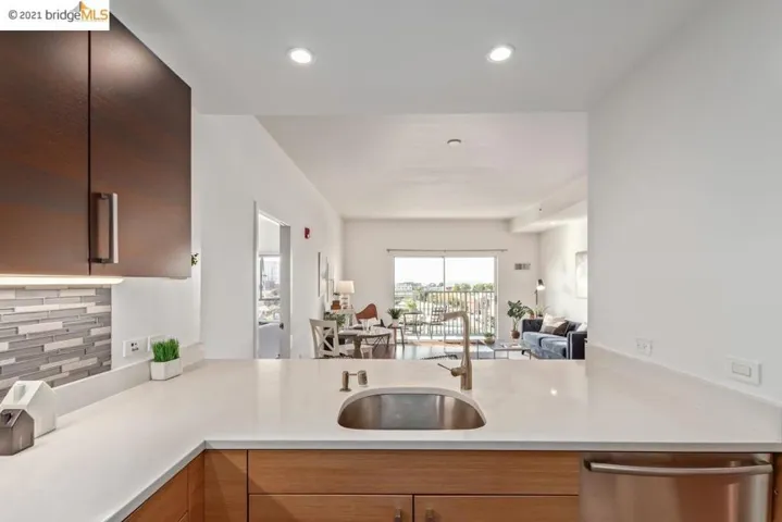 6465 San Pablo Ave 505, Oakland, California 94608