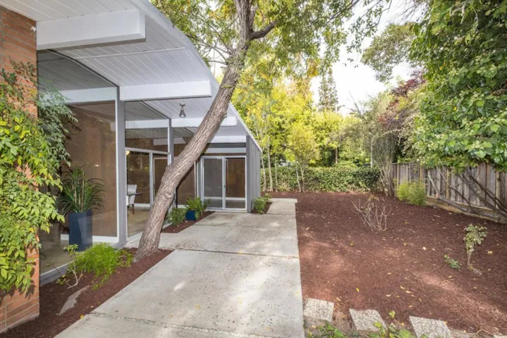 , Palo Alto, California 94306