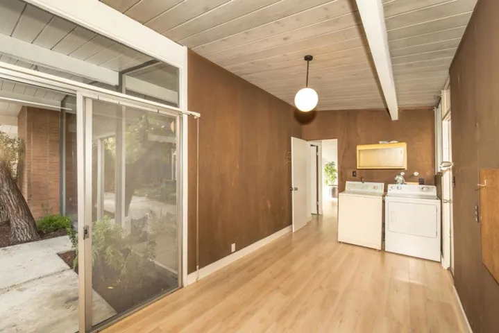 , Palo Alto, California 94306