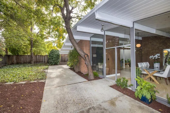 , Palo Alto, California 94306