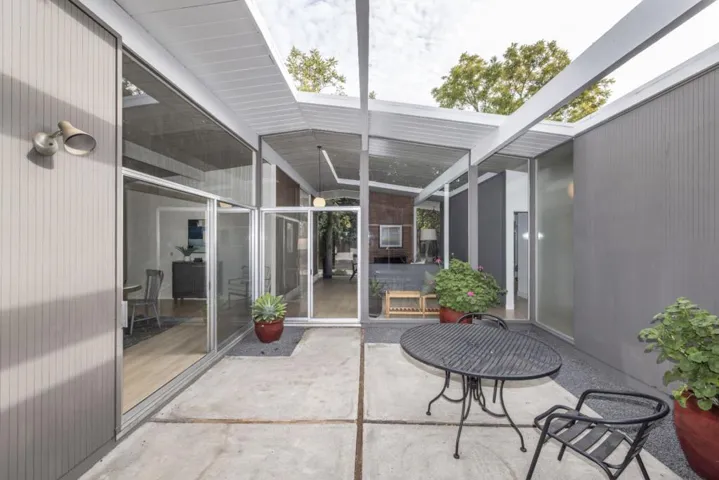 , Palo Alto, California 94306