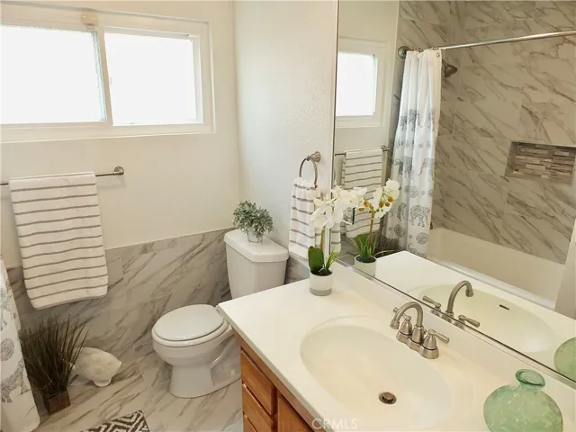 Bathroom central to all bedrooms