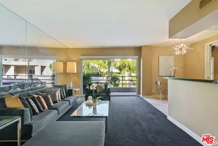 1131 Alta Loma Road 422, West Hollywood, California 90069