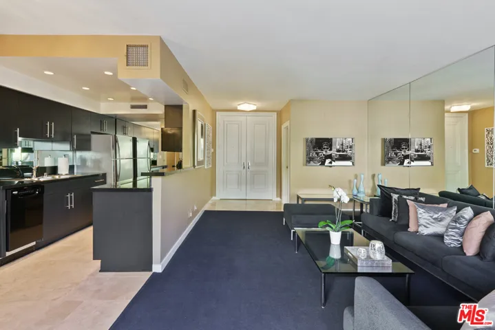 1131 Alta Loma Road 422, West Hollywood, California 90069