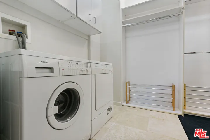 1131 Alta Loma Road 422, West Hollywood, California 90069