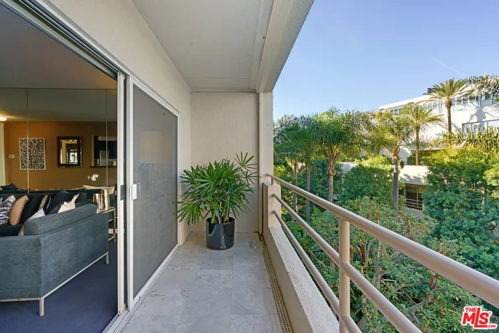 1131 Alta Loma Road 422, West Hollywood, California 90069