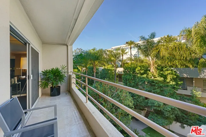 1131 Alta Loma Road 422, West Hollywood, California 90069