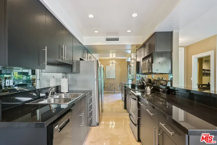 1131 Alta Loma Road 422, West Hollywood, California 90069