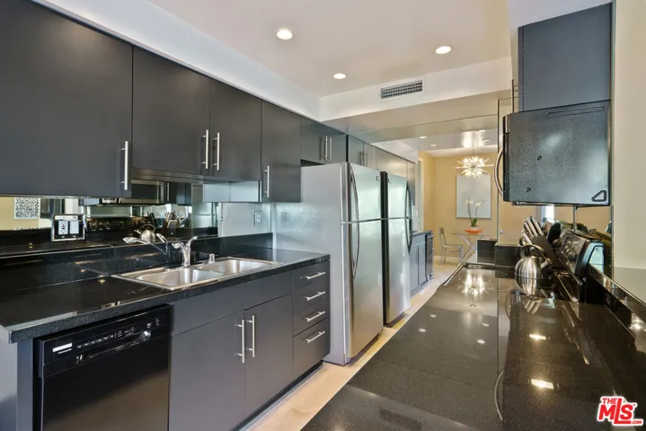 1131 Alta Loma Road 422, West Hollywood, California 90069
