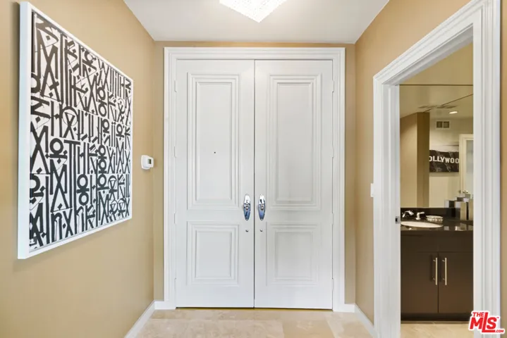 1131 Alta Loma Road 422, West Hollywood, California 90069