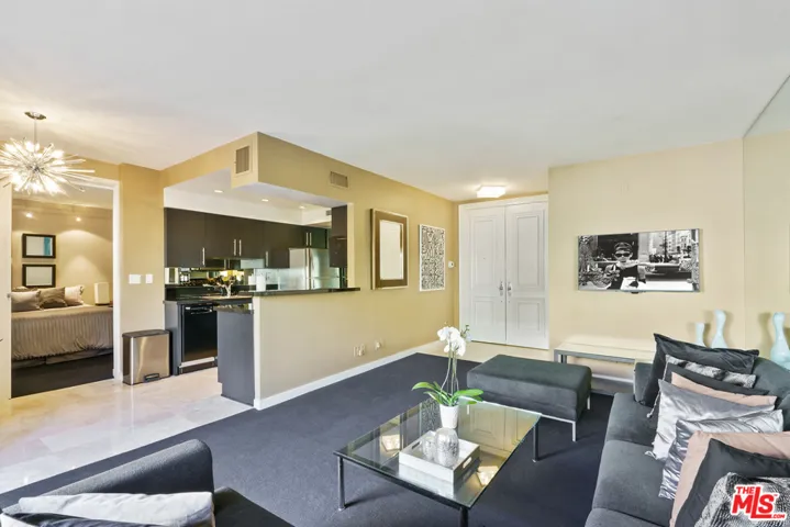 1131 Alta Loma Road 422, West Hollywood, California 90069
