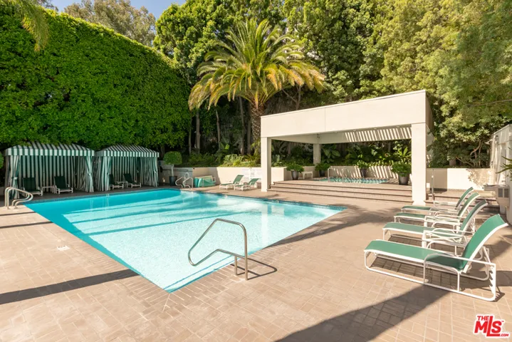 1131 Alta Loma Road 422, West Hollywood, California 90069