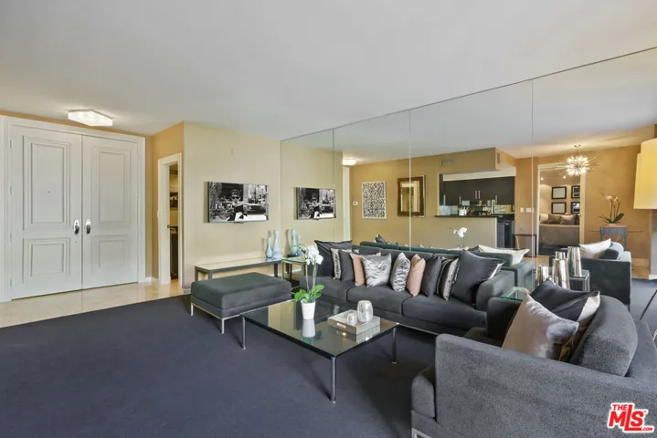 1131 Alta Loma Road 422, West Hollywood, California 90069