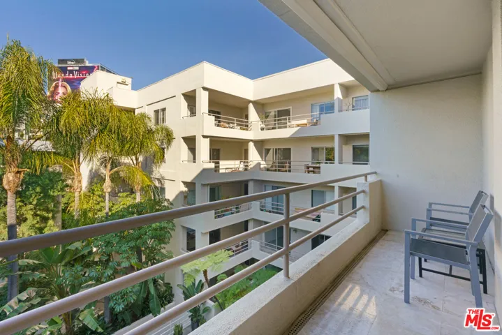 1131 Alta Loma Road 422, West Hollywood, California 90069