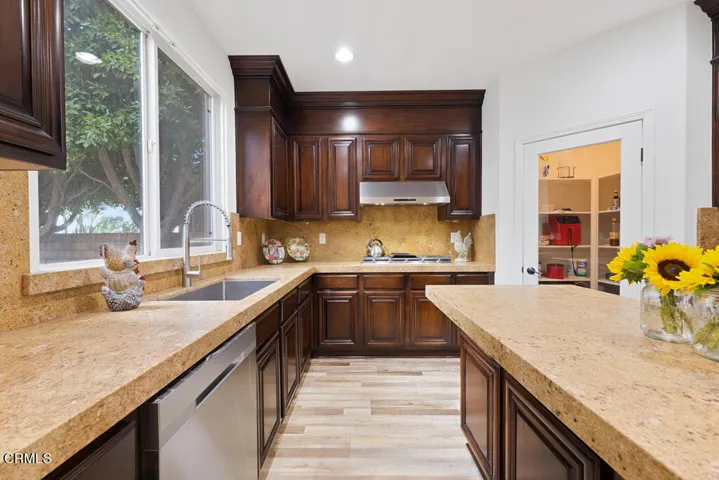 4321 Persimmon Street  -  HsHProd-48