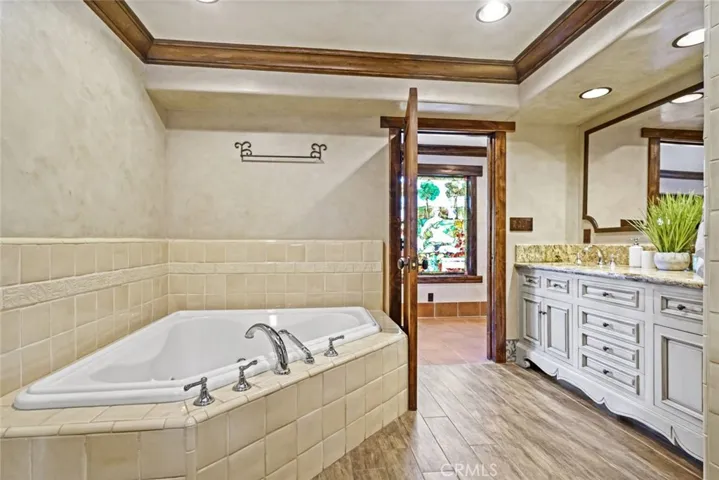 3927 Berry Drive, Studio City, California 91604