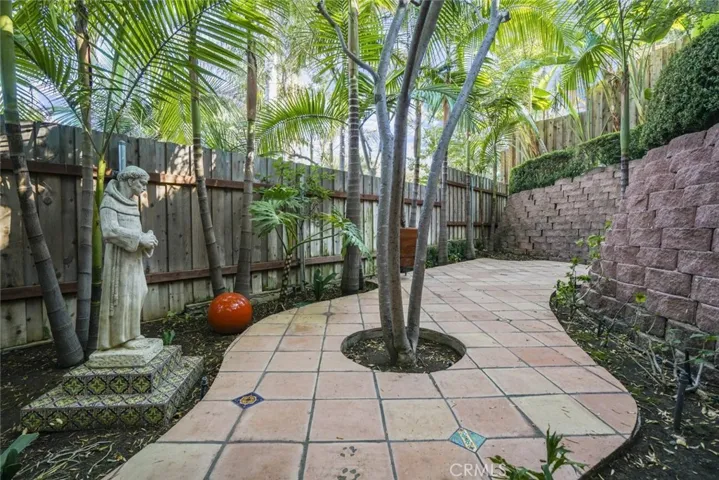 3927 Berry Drive, Studio City, California 91604