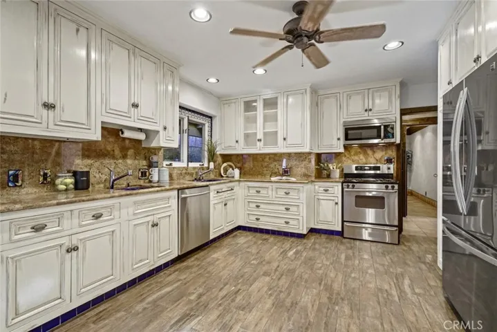 3927 Berry Drive, Studio City, California 91604