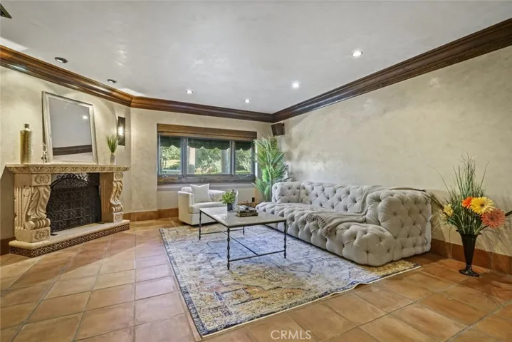 3927 Berry Drive, Studio City, California 91604