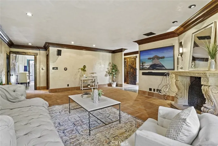 3927 Berry Drive, Studio City, California 91604