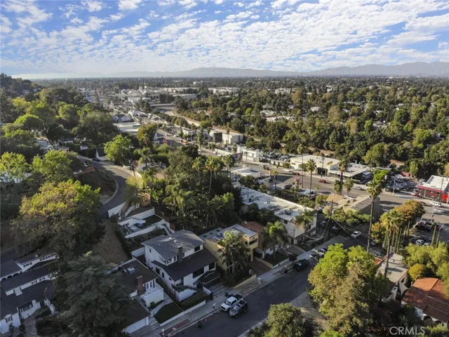 3927 Berry Drive, Studio City, California 91604