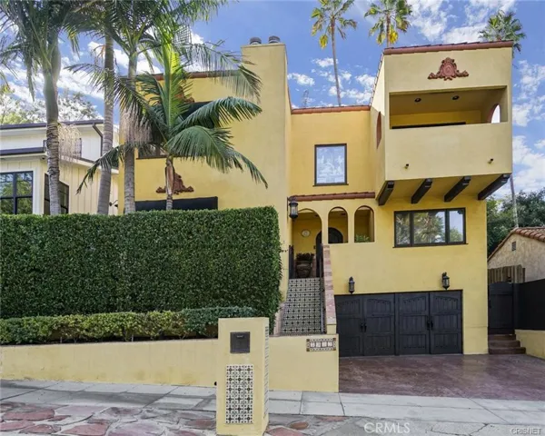 3927 Berry Drive, Studio City, California 91604
