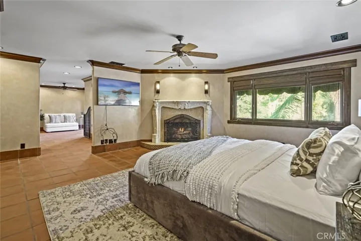 3927 Berry Drive, Studio City, California 91604