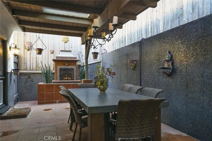 3927 Berry Drive, Studio City, California 91604