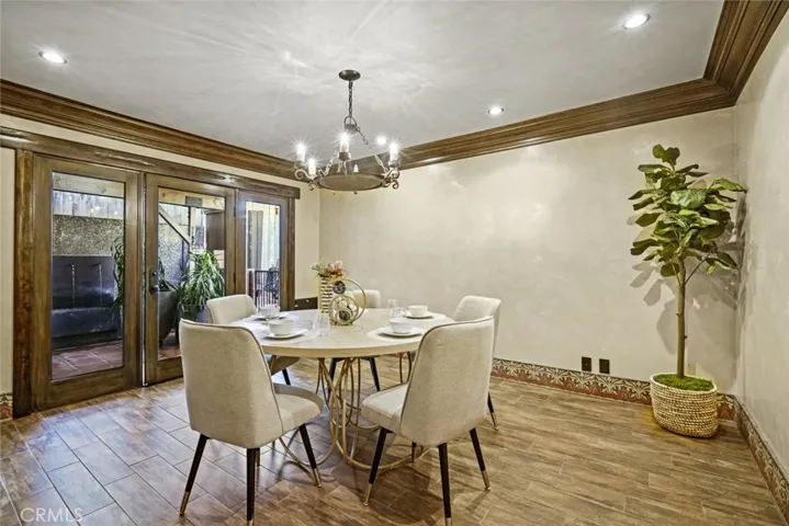 3927 Berry Drive, Studio City, California 91604