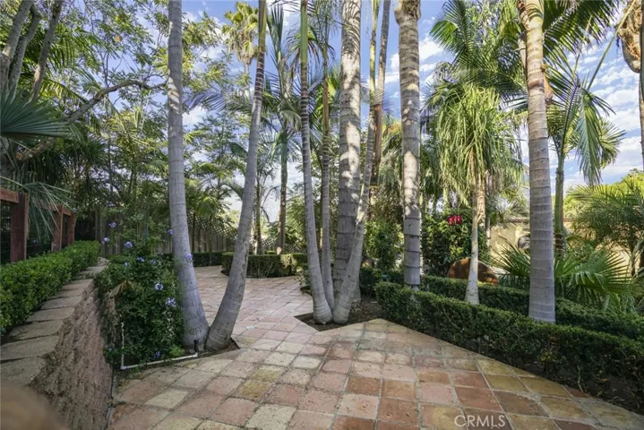 3927 Berry Drive, Studio City, California 91604