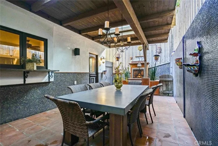 3927 Berry Drive, Studio City, California 91604