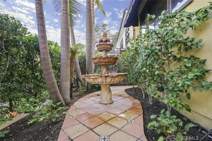 3927 Berry Drive, Studio City, California 91604
