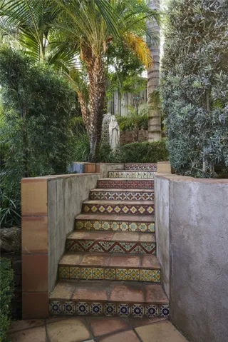 3927 Berry Drive, Studio City, California 91604