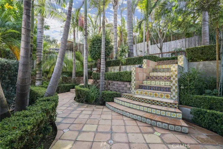 3927 Berry Drive, Studio City, California 91604