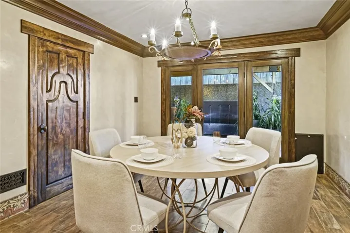 3927 Berry Drive, Studio City, California 91604