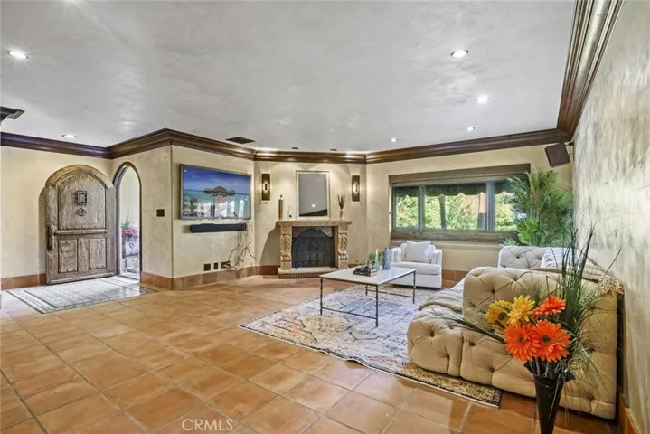 3927 Berry Drive, Studio City, California 91604