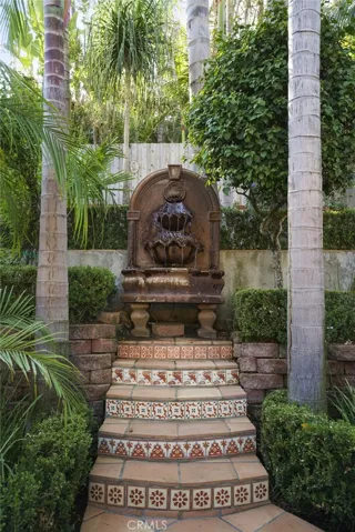 3927 Berry Drive, Studio City, California 91604