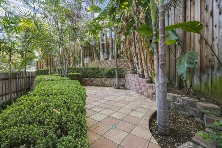 3927 Berry Drive, Studio City, California 91604