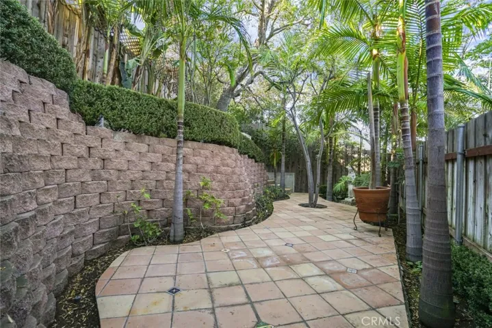 3927 Berry Drive, Studio City, California 91604