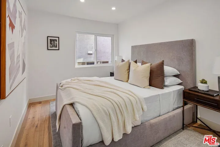 1260 N Kings Road 12, West Hollywood, California 90069