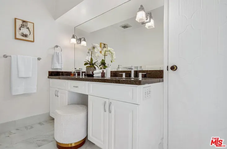 1260 N Kings Road 12, West Hollywood, California 90069