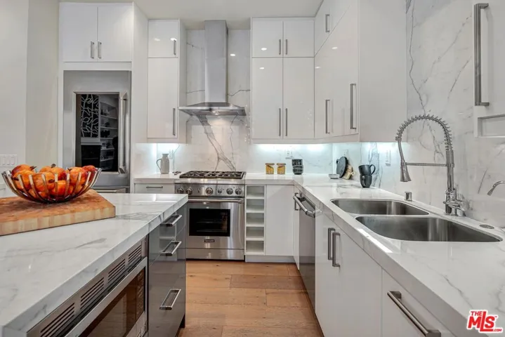 1260 N Kings Road 12, West Hollywood, California 90069