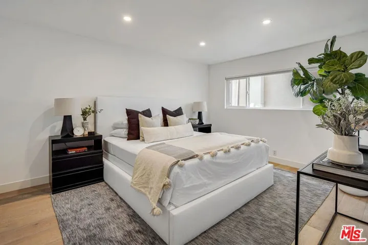1260 N Kings Road 12, West Hollywood, California 90069